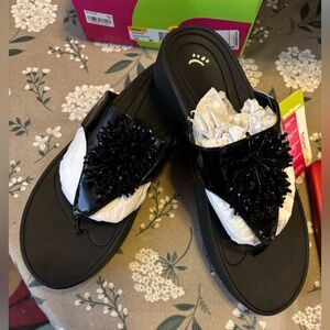 Bare Traps Genifer Black Patent Sandals. New condition in Box. Size 10 Medium.